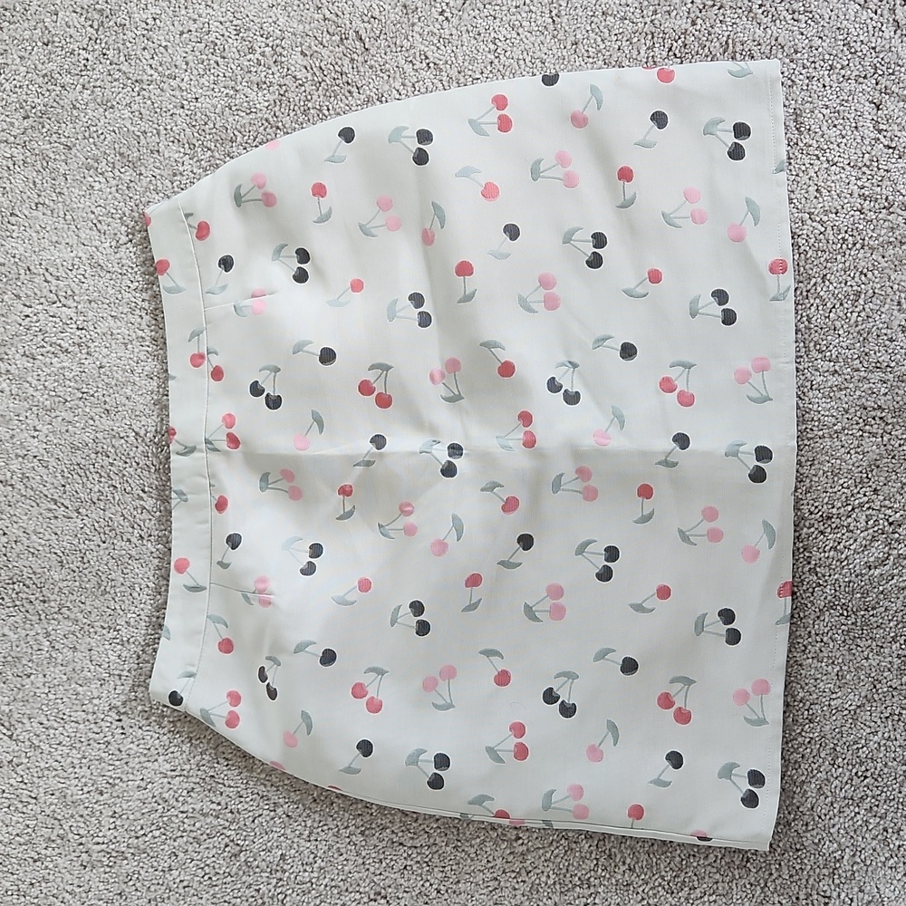 Sugarhill boutique cherry skirt size 4